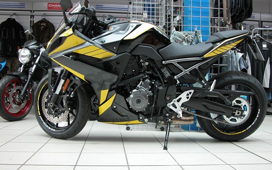 Umgebautes Motorrad Suzuki GSX-8R von Jochen Schlaak Motorräder - Bild 1 Umgebautes Motorrad Suzuki GSX-8R von Jochen Schlaak Motorräder - Bild 1