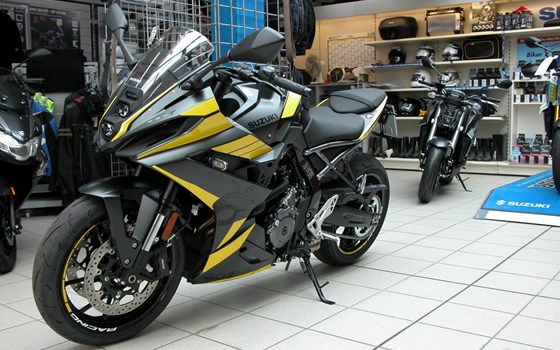 Umgebautes Motorrad Suzuki GSX-8R von Jochen Schlaak Motorräder - Bild 2 Umgebautes Motorrad Suzuki GSX-8R von Jochen Schlaak Motorräder - Bild 2