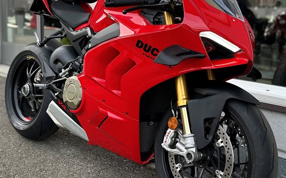 Umgebautes Motorrad Ducati Panigale V4 S von Direct Performance - Bild 4 Umgebautes Motorrad Ducati Panigale V4 S von Direct Performance - Bild 4