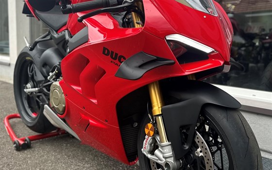 Umgebautes Motorrad Ducati Panigale V4 S von Direct Performance - Bild 1 Umgebautes Motorrad Ducati Panigale V4 S von Direct Performance - Bild 1