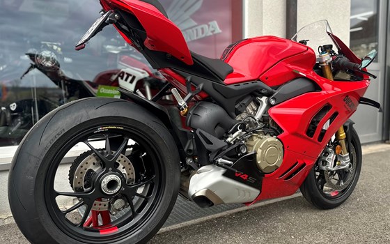 Umgebautes Motorrad Ducati Panigale V4 S von Direct Performance - Bild 2 Umgebautes Motorrad Ducati Panigale V4 S von Direct Performance - Bild 2