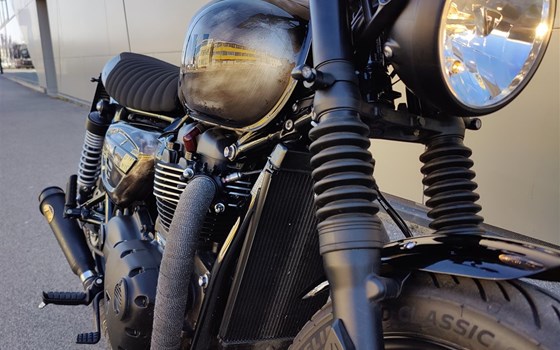 Umgebautes Motorrad Triumph Speed Twin 900 von IL MOTO  Motorradhandel und Reparaturwerkstätte GesmbH - Bild 6 Umgebautes Motorrad Triumph Speed Twin 900 von IL MOTO  Motorradhandel und Reparaturwerkstätte GesmbH - Bild 6