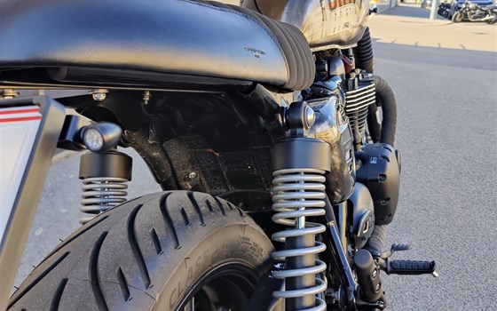 Umgebautes Motorrad Triumph Speed Twin 900 von IL MOTO  Motorradhandel und Reparaturwerkstätte GesmbH - Bild 12 Umgebautes Motorrad Triumph Speed Twin 900 von IL MOTO  Motorradhandel und Reparaturwerkstätte GesmbH - Bild 12