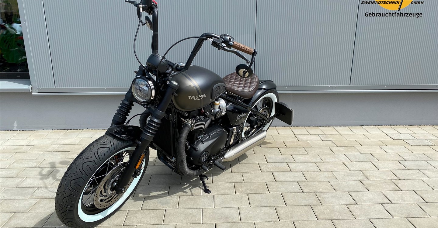 Umbgebautes Motorrad Triumph Bonneville Bobber