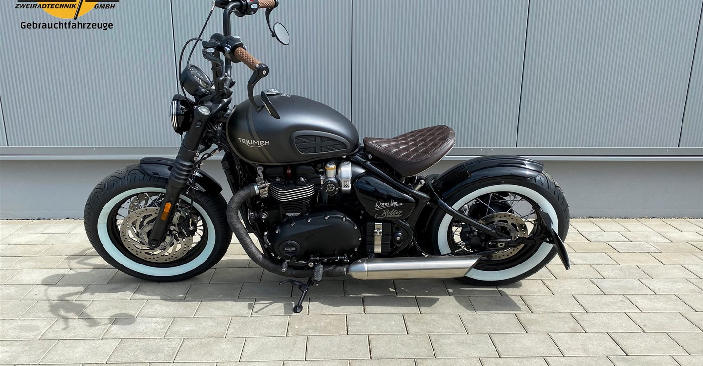 Umbgebautes Motorrad Triumph Bonneville Bobber