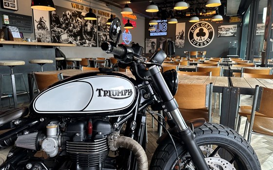 Umgebautes Motorrad Triumph Bonneville Bobber von Erne's Euromotos AG - Bild 10 Umgebautes Motorrad Triumph Bonneville Bobber von Erne's Euromotos AG - Bild 10