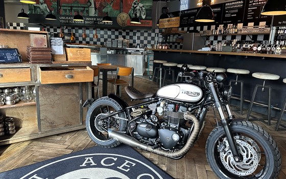 Umgebautes Motorrad Triumph Bonneville Bobber von Erne's Euromotos AG - Bild 5 Umgebautes Motorrad Triumph Bonneville Bobber von Erne's Euromotos AG - Bild 5