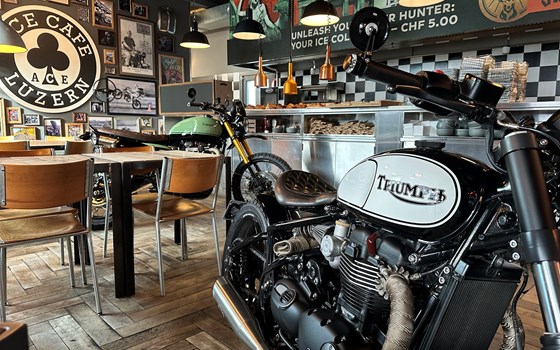 Umgebautes Motorrad Triumph Bonneville Bobber von Erne's Euromotos AG - Bild 7 Umgebautes Motorrad Triumph Bonneville Bobber von Erne's Euromotos AG - Bild 7