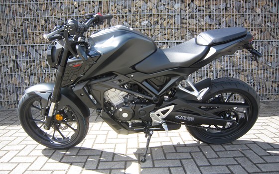 Umgebautes Motorrad Honda CB 125 von Motorradcenter Keßler - Bild 1 Umgebautes Motorrad Honda CB 125 von Motorradcenter Keßler - Bild 1