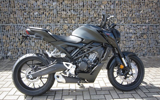 Umgebautes Motorrad Honda CB 125 von Motorradcenter Keßler - Bild 8 Umgebautes Motorrad Honda CB 125 von Motorradcenter Keßler - Bild 8