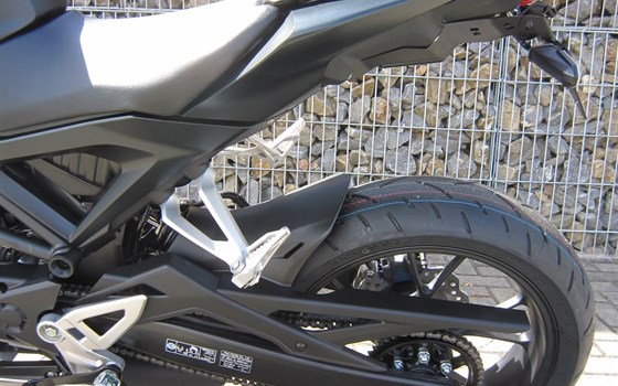 Umgebautes Motorrad Honda CB 125 von Motorradcenter Keßler - Bild 4 Umgebautes Motorrad Honda CB 125 von Motorradcenter Keßler - Bild 4