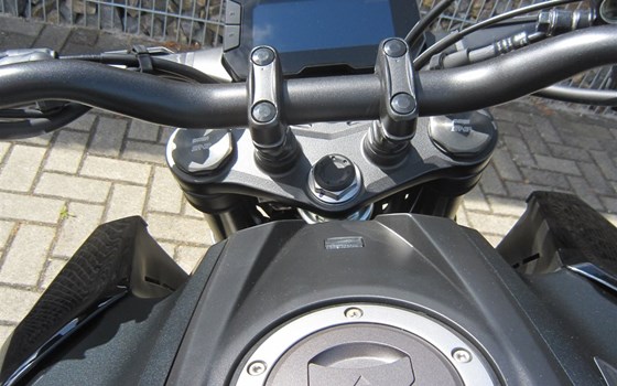 Umgebautes Motorrad Honda CB 125 von Motorradcenter Keßler - Bild 7 Umgebautes Motorrad Honda CB 125 von Motorradcenter Keßler - Bild 7