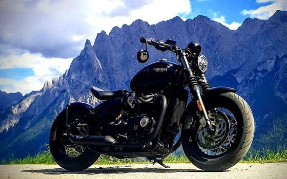 Umgebautes Motorrad Triumph Bonneville Bobber Black von gguser1228944 - Bild 2 Umgebautes Motorrad Triumph Bonneville Bobber Black von gguser1228944 - Bild 2