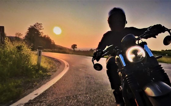 Umgebautes Motorrad Triumph Bonneville Bobber Black von gguser1228944 - Bild 6 Umgebautes Motorrad Triumph Bonneville Bobber Black von gguser1228944 - Bild 6