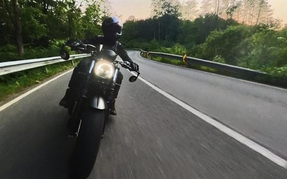 Umgebautes Motorrad Triumph Bonneville Bobber Black von gguser1228944 - Bild 7 Umgebautes Motorrad Triumph Bonneville Bobber Black von gguser1228944 - Bild 7