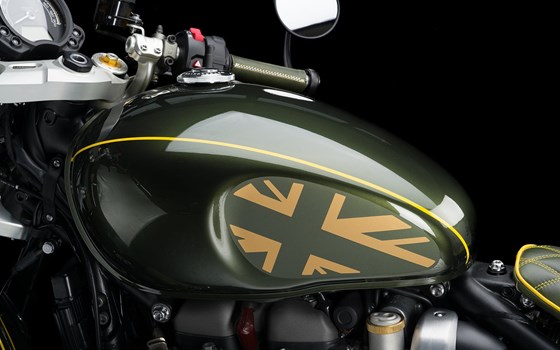 Umgebautes Motorrad Triumph Bonneville Bobber TFC von Erne's Euromotos AG - Bild 20 Umgebautes Motorrad Triumph Bonneville Bobber TFC von Erne's Euromotos AG - Bild 20