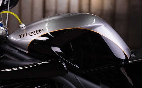 Umgebautes Motorrad Triumph Speed Triple 1050 von Erne's Euromotos AG - Bild 15 Umgebautes Motorrad Triumph Speed Triple 1050 von Erne's Euromotos AG - Bild 15