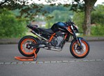 Umbgebautes Motorrad KTM 890 Duke R