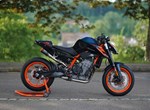 Umbgebautes Motorrad KTM 890 Duke R