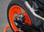 Umbgebautes Motorrad KTM 890 Duke R