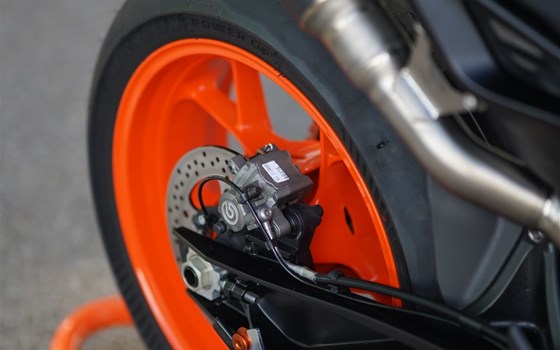 Umgebautes Motorrad KTM 890 Duke R von Motorcorner GmbH - Bild 18 Umgebautes Motorrad KTM 890 Duke R von Motorcorner GmbH - Bild 18