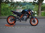 Umbgebautes Motorrad KTM 890 Duke R