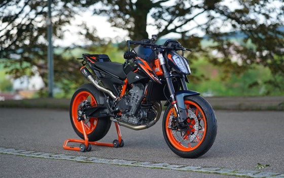 Umgebautes Motorrad KTM 890 Duke R von Motorcorner GmbH - Bild 4 Umgebautes Motorrad KTM 890 Duke R von Motorcorner GmbH - Bild 4