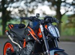 Umbgebautes Motorrad KTM 890 Duke R