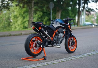 KTM 890 Duke R