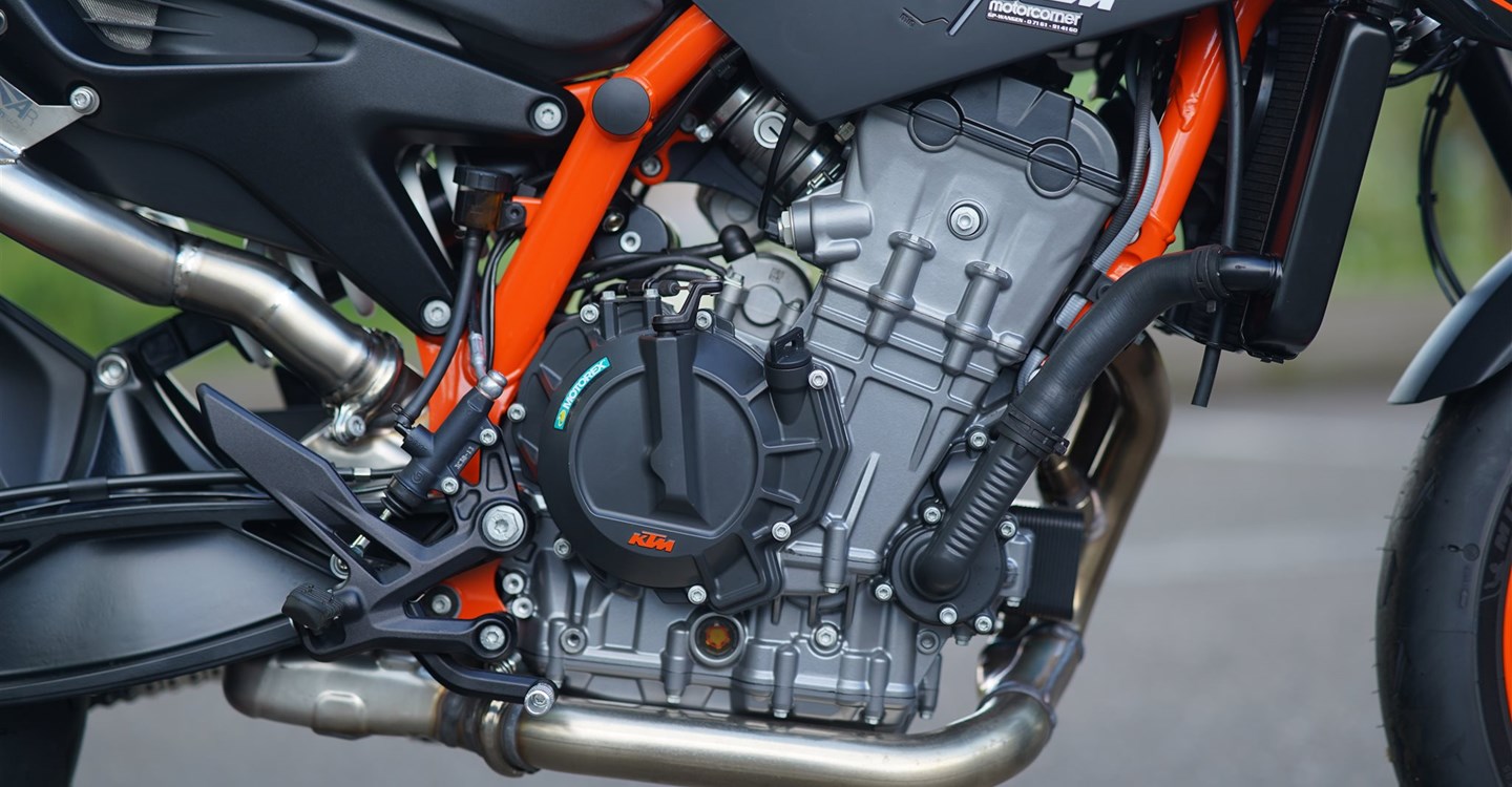 Umbgebautes Motorrad KTM 890 Duke R