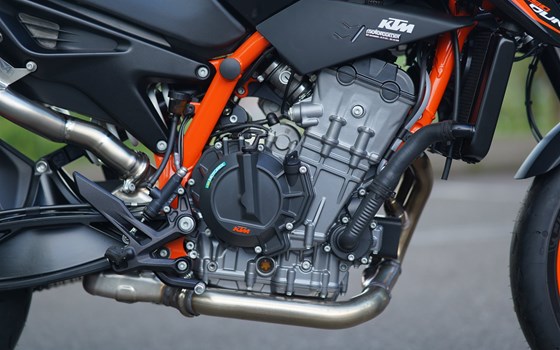 Umgebautes Motorrad KTM 890 Duke R von Motorcorner GmbH - Bild 6 Umgebautes Motorrad KTM 890 Duke R von Motorcorner GmbH - Bild 6