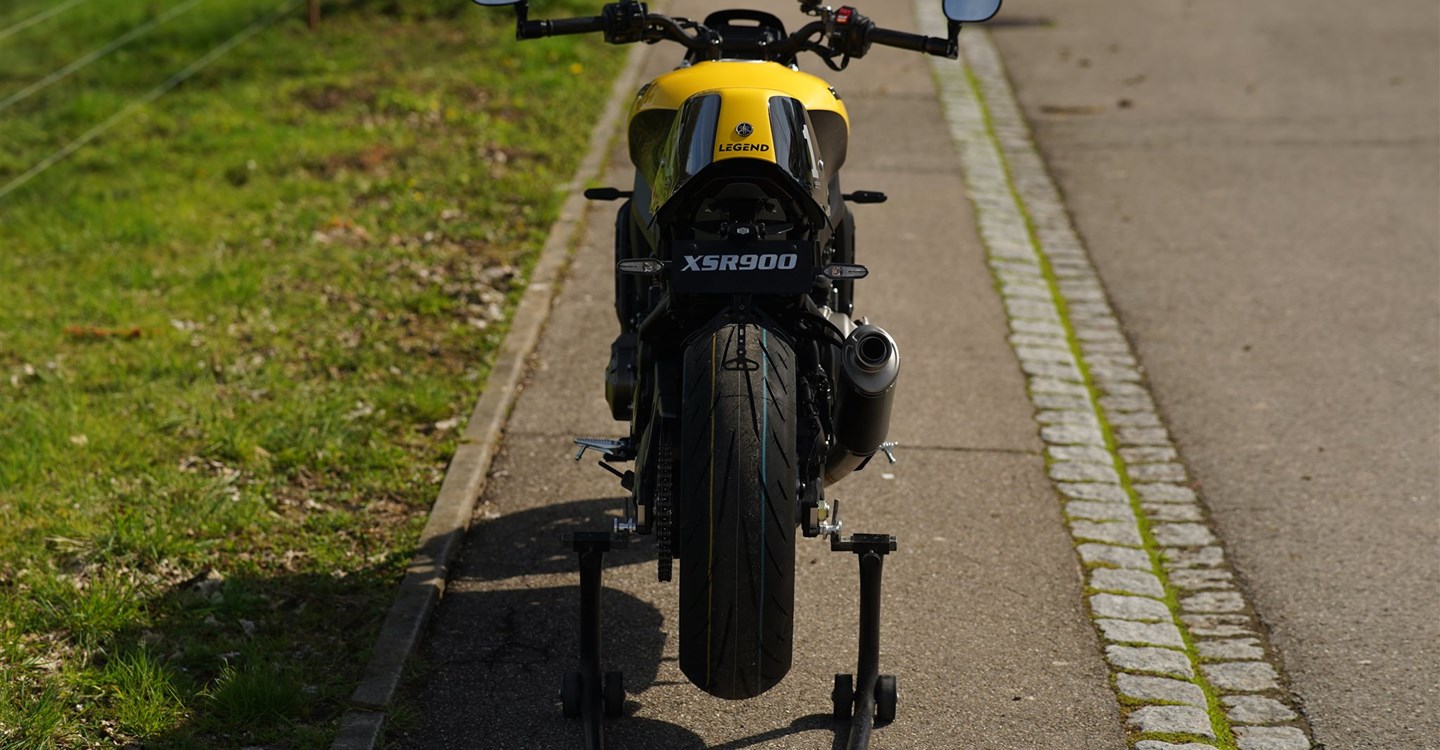 Umbgebautes Motorrad Yamaha XSR900