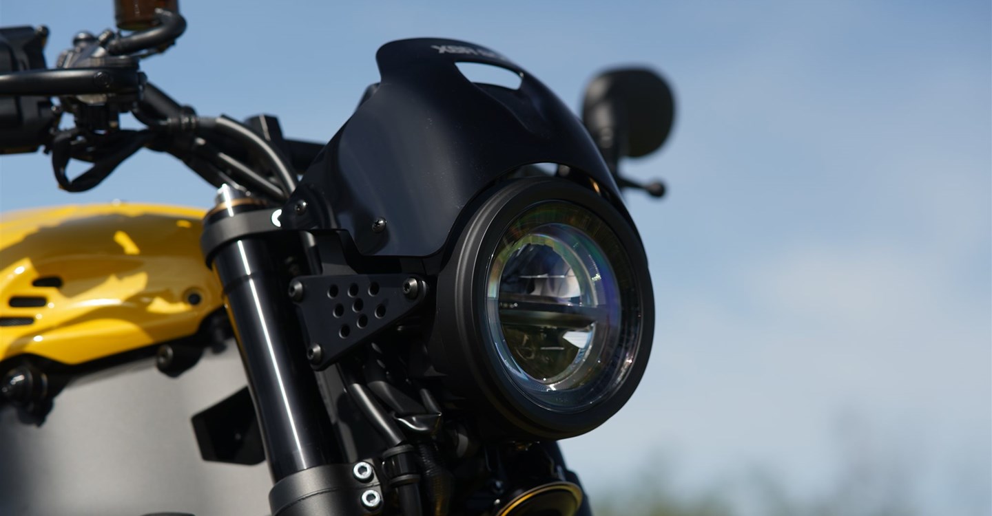 Umbgebautes Motorrad Yamaha XSR900