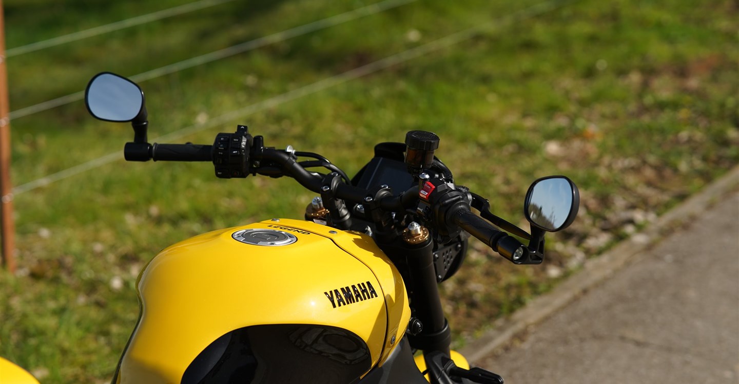 Umbgebautes Motorrad Yamaha XSR900