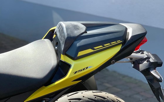 Umgebautes Motorrad Honda CB750 Hornet von Motorradtechnik Lang GmbH - Bild 4 Umgebautes Motorrad Honda CB750 Hornet von Motorradtechnik Lang GmbH - Bild 4