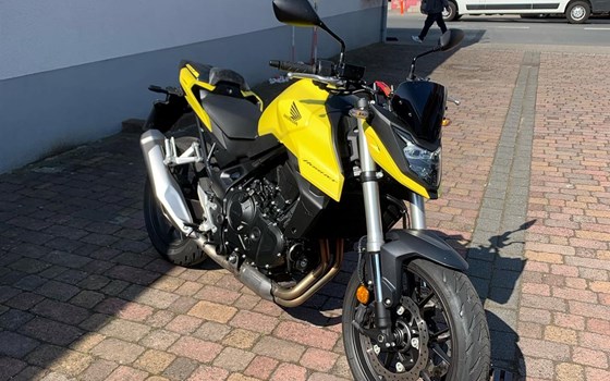 Umgebautes Motorrad Honda CB750 Hornet von Motorradtechnik Lang GmbH - Bild 1 Umgebautes Motorrad Honda CB750 Hornet von Motorradtechnik Lang GmbH - Bild 1