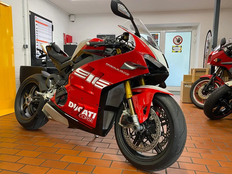 Umbgebautes Motorrad Ducati Panigale V4 SP2 30° Anniversario 916 Bild 3: Umbgebautes Motorrad Ducati Panigale V4 SP2 30° Anniversario 916