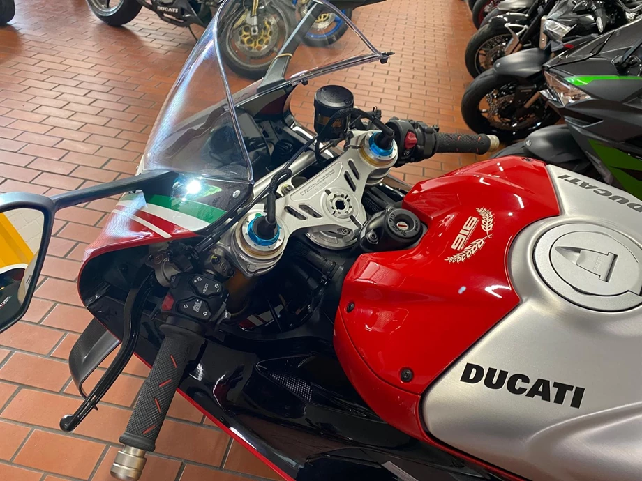 Umbgebautes Motorrad Ducati Panigale V4 SP2 30° Anniversario 916 Bild 12: Umbgebautes Motorrad Ducati Panigale V4 SP2 30° Anniversario 916