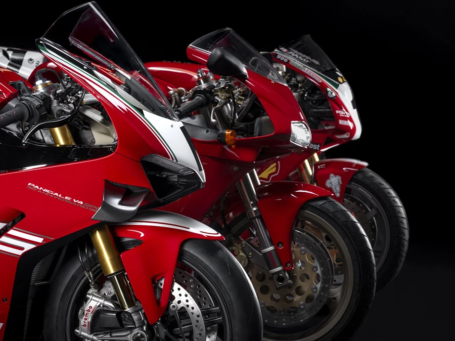 Umbgebautes Motorrad Ducati Panigale V4 SP2 30° Anniversario 916 Bild 5: Umbgebautes Motorrad Ducati Panigale V4 SP2 30° Anniversario 916