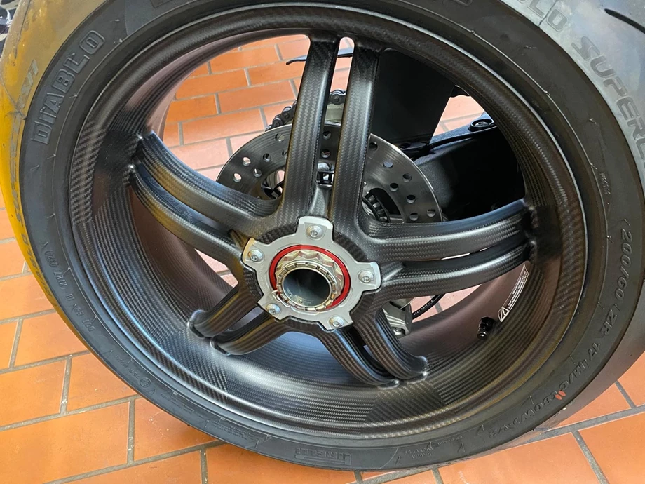 Umbgebautes Motorrad Ducati Panigale V4 SP2 30° Anniversario 916 Bild 7: Umbgebautes Motorrad Ducati Panigale V4 SP2 30° Anniversario 916