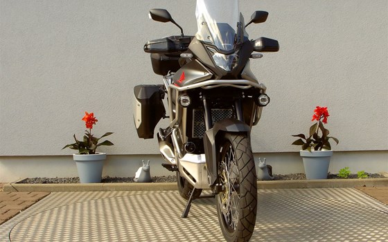 Umgebautes Motorrad Honda XL750 Transalp von Zweiradtechnik Jörg Schlieter - Bild 2 Umgebautes Motorrad Honda XL750 Transalp von Zweiradtechnik Jörg Schlieter - Bild 2