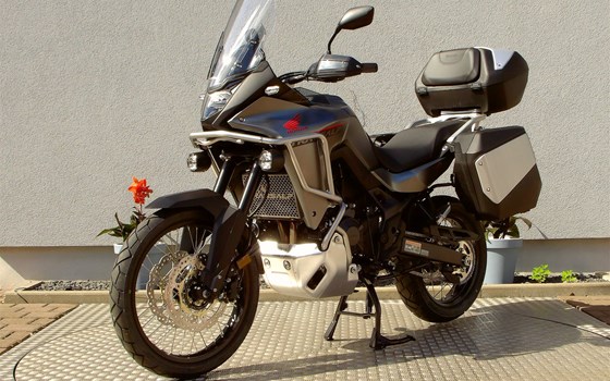 Umgebautes Motorrad Honda XL750 Transalp von Zweiradtechnik Jörg Schlieter - Bild 4 Umgebautes Motorrad Honda XL750 Transalp von Zweiradtechnik Jörg Schlieter - Bild 4