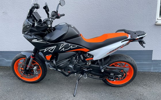 Umgebautes Motorrad KTM 890 SMT von Motorrad Reinhardt GmbH - Bild 3 Umgebautes Motorrad KTM 890 SMT von Motorrad Reinhardt GmbH - Bild 3