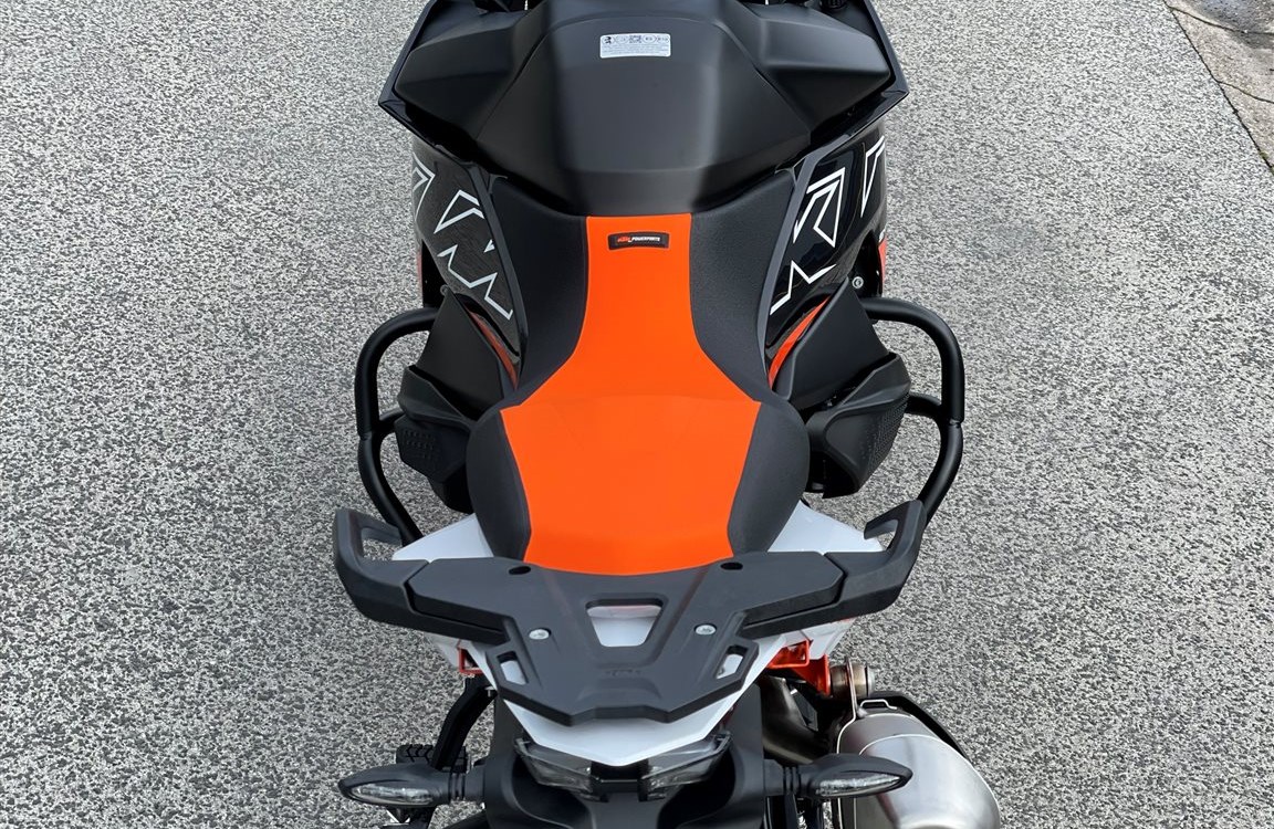 Umbgebautes Motorrad KTM 890 SMT