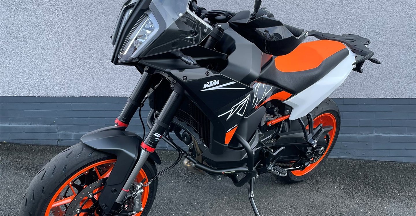 Umbgebautes Motorrad KTM 890 SMT