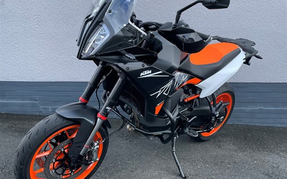 Umgebautes Motorrad KTM 890 SMT von Motorrad Reinhardt GmbH - Bild 6 Umgebautes Motorrad KTM 890 SMT von Motorrad Reinhardt GmbH - Bild 6