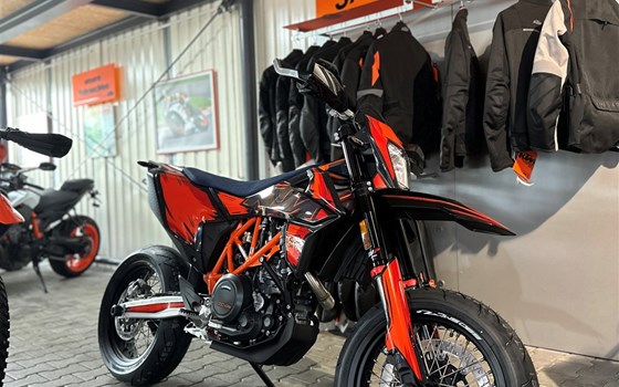 Umgebautes Motorrad KTM 690 SMC R von Road Star Motorcycles GmbH - Bild 2 Umgebautes Motorrad KTM 690 SMC R von Road Star Motorcycles GmbH - Bild 2