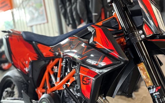 Umgebautes Motorrad KTM 690 SMC R von Road Star Motorcycles GmbH - Bild 3 Umgebautes Motorrad KTM 690 SMC R von Road Star Motorcycles GmbH - Bild 3