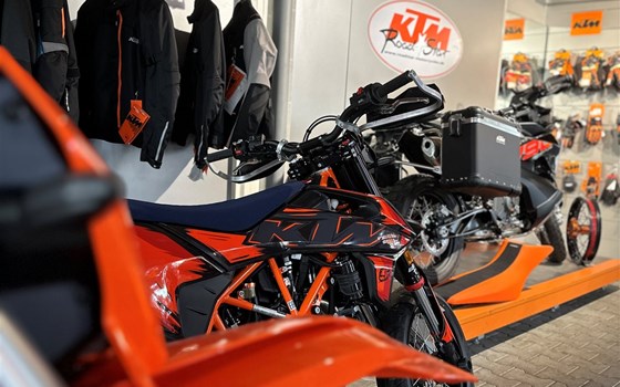 Umgebautes Motorrad KTM 690 SMC R von Road Star Motorcycles GmbH - Bild 4 Umgebautes Motorrad KTM 690 SMC R von Road Star Motorcycles GmbH - Bild 4