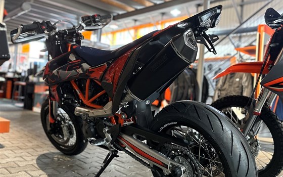 Umgebautes Motorrad KTM 690 SMC R von Road Star Motorcycles GmbH - Bild 5 Umgebautes Motorrad KTM 690 SMC R von Road Star Motorcycles GmbH - Bild 5